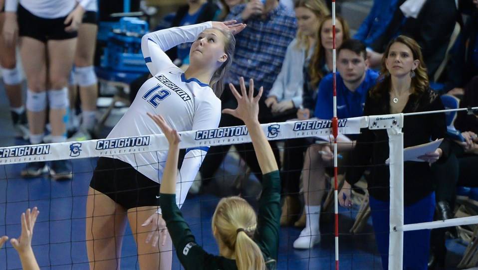 Photo of volleyball player Taryn Kloth