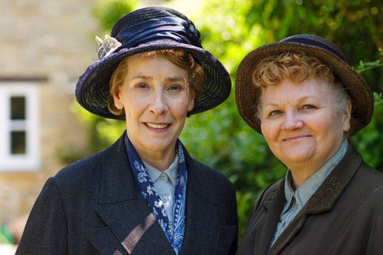 Phyllis Logan (Mrs. Hughes) & Lesley Nicol (Mrs. Patmore).
