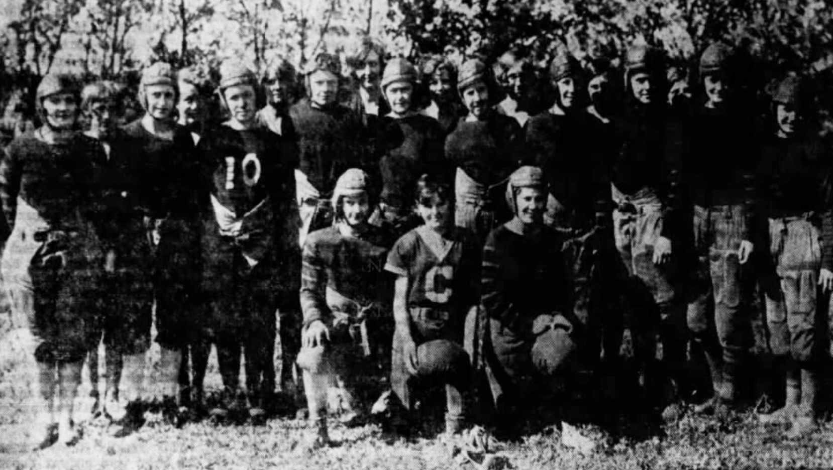 Photo of a football team from the mid-20s