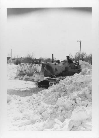 Image - Tractor with Blade snow.jpg