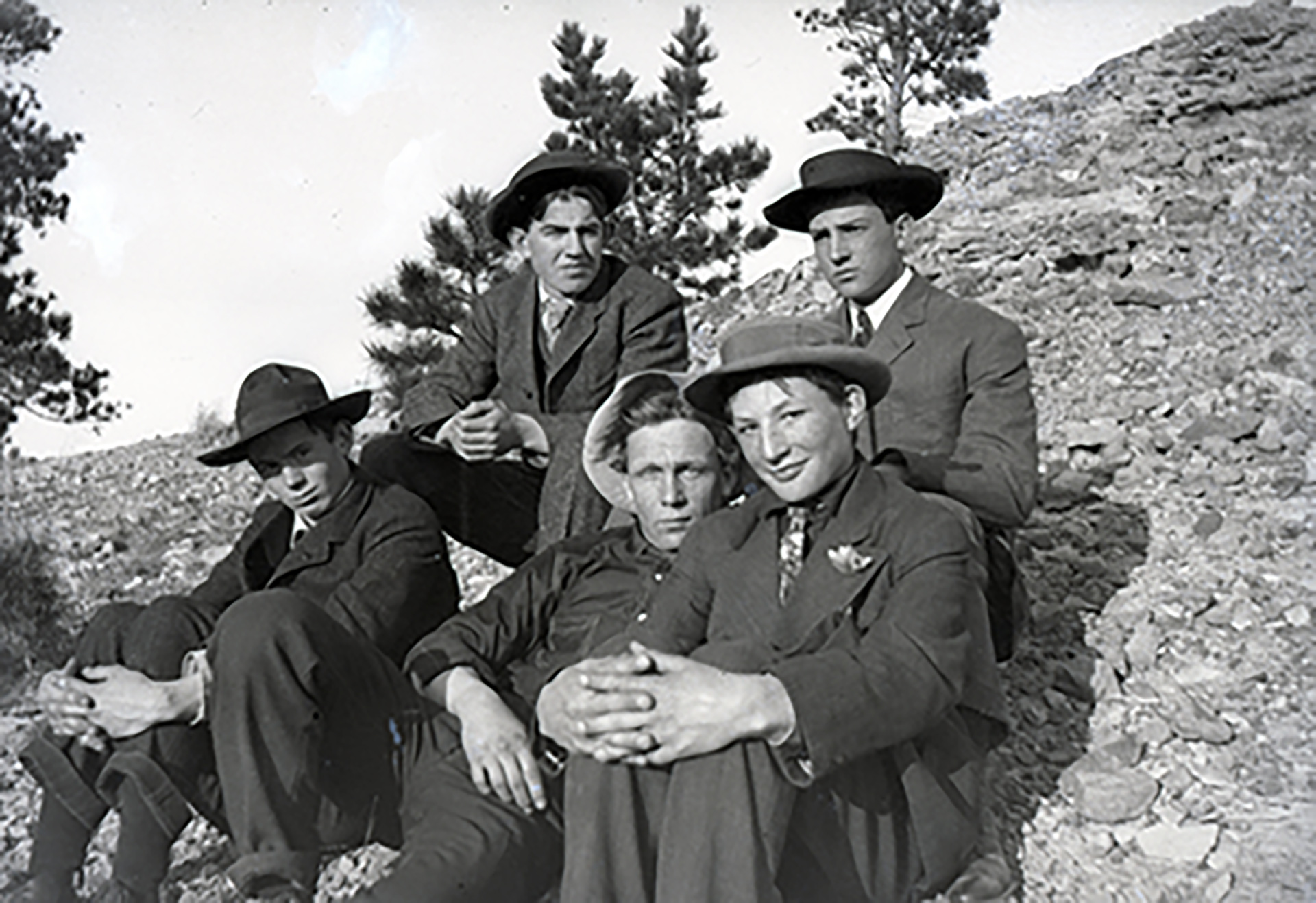 Image - young people on hangmans hill14.jpg