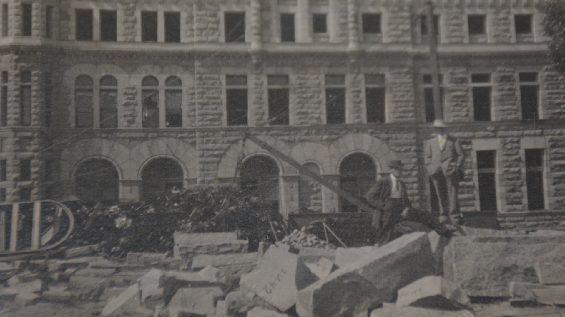 Image - courthouse.Still009.jpg