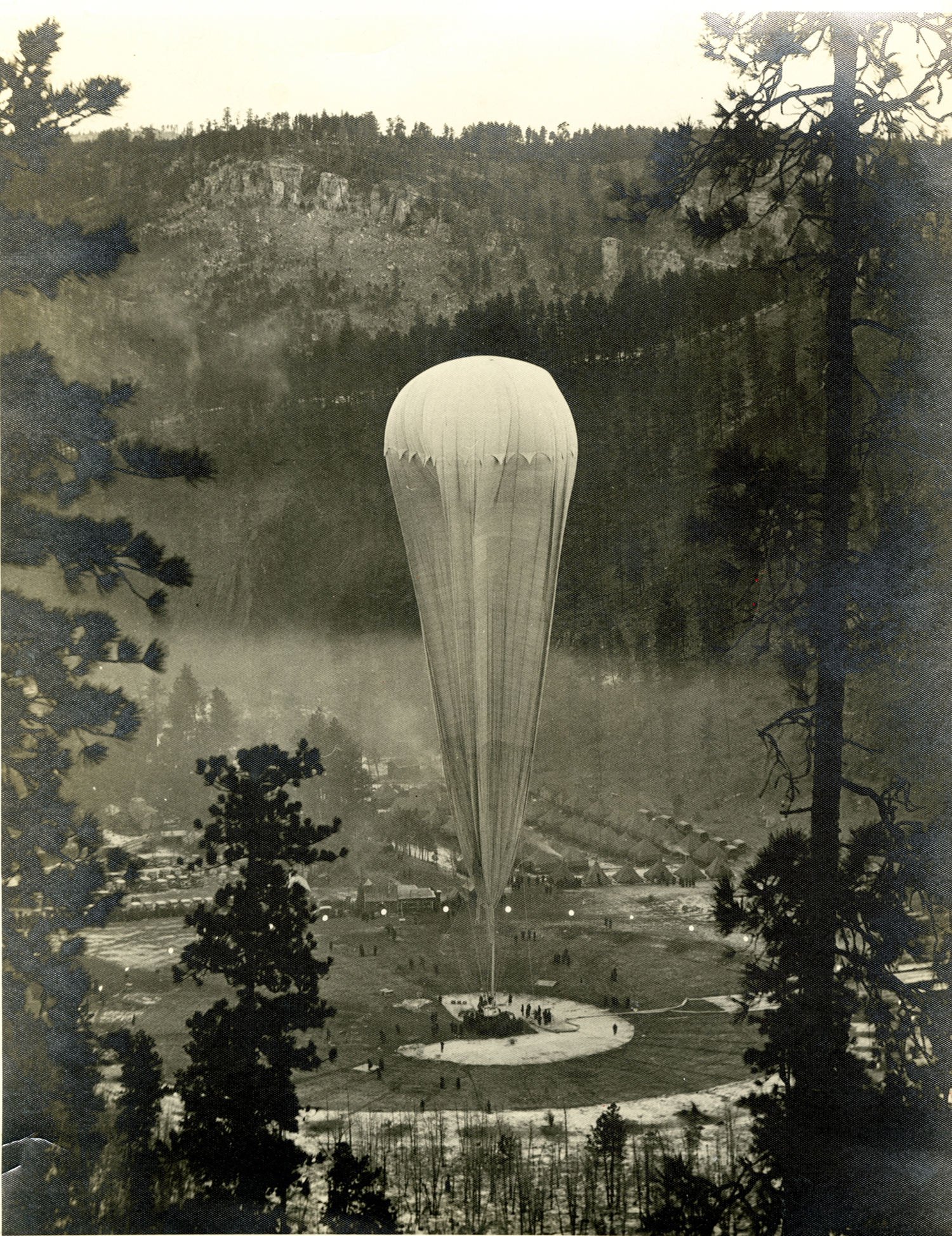 Image - ExplorerIIBaloonFlight_StratosphereBowl_1935.jpg